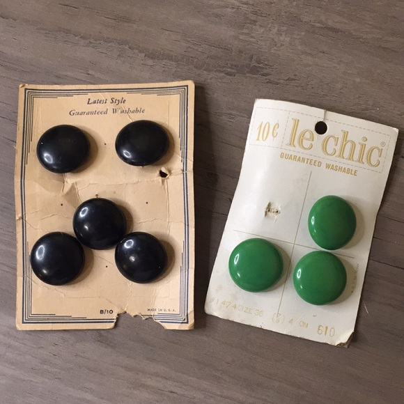 Vintage New Buttons On Original Cards Various Brands - Picture 3 of 10